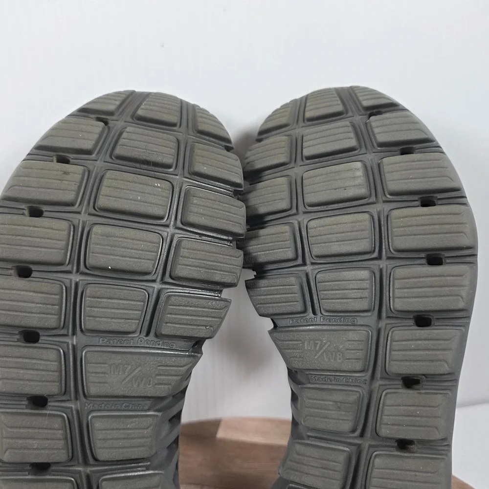 Nike Benassi Solarsoft Water Shoe Slide Sandals M7/W8 Black Walking Beach